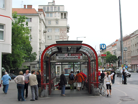 U1 Vorgartenstraße