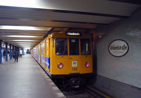 U-Bahnhof Uhlandstraße U1